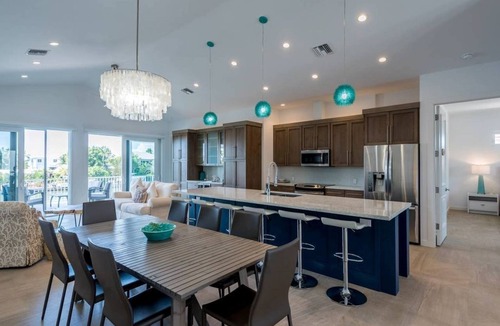 Marathon House | Extra Lux Grouper House w/4 Master Suites, 6 BA, Pool, Dock & Private Boat Ramp