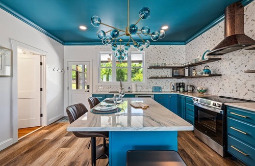 Mount Airy House | Extraordinary for Two | Stroll to Main St, Spa Shower, Soaking Tub, Hot Tub