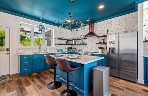 Mount Airy House | Extraordinary for Two | Stroll to Main St, Spa Shower, Soaking Tub, Hot Tub