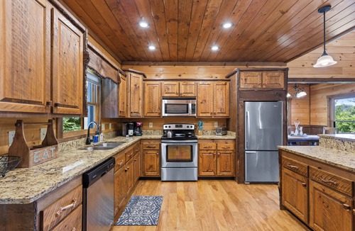 Blue Ridge House | EZ Come EZ Geaux - Stunning Mtn Views - Hot Tub