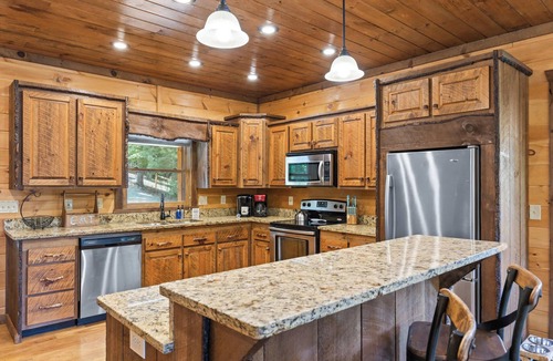 Blue Ridge House | EZ Come EZ Geaux - Stunning Mtn Views - Hot Tub