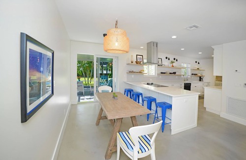Lake Ida Shores House | Fab House w/Screen Porch and Yard. Premier Neighborhood. Walk to Downtown!