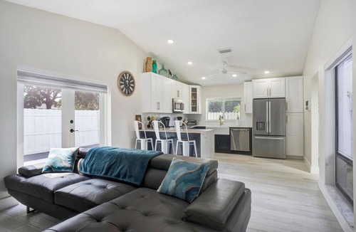 Lauderhill House | Fabulous 3/2 Home in Ft Lauderdale suburb.