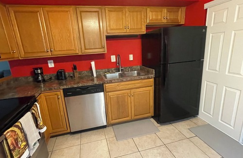 Largo House | Fabulous 4-bedroom house 3 Bath with AC in charming Upper Marlboro