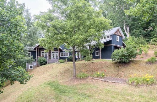 Asheville House | Fabulous escape with firepit, stylish interior & central AC - near hiking