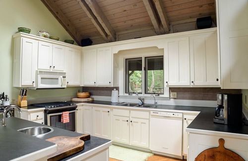 Clifftops House | Fabulous retreat with gorgeous views! Minutes to Sewanee, Monteagle! Sleeps 12!