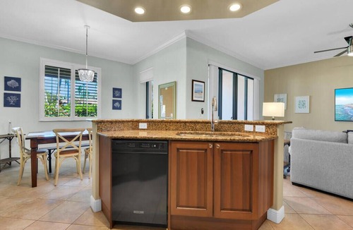 Royal Harbor Cottage | fabulous waterfront resort, 3 pools, lazy river, walk to 5th Ave!