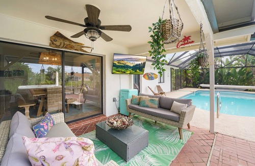 Palm Harbor House | Fabulous Waterfront Villa Sleeps 10 Heated Pool&New Spa SUP Kayak drive to beach