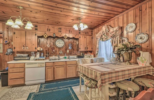 Cliftondale House | Fairburn Area Home w/Deck ~ 20 Mi to Atlanta
