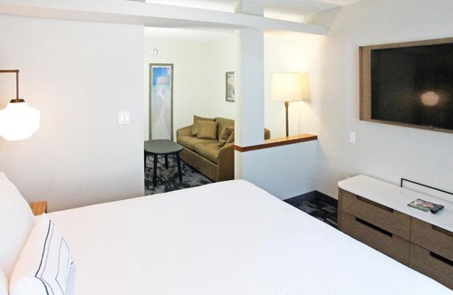 North Charleston Hotel | Fairfield Inn & Suites by Marriott Charleston Airport/Convention Center