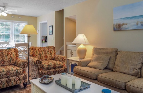 Tarpon Pond Cottage | Fairway Views! Great location! Bike to Beach/Pools/Golf! Amenity Cards!