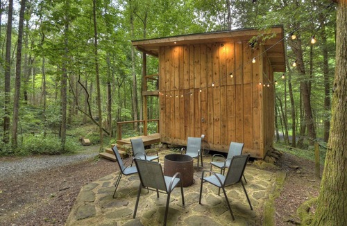 Ellijay Cabin | Fairytale SQUIRREL'S NEST cabin at Mulberry Gap in Ellijay!