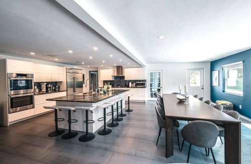 Dunedin Villa | Fall Escape - Luxury Private 7BR Lakeside Villa with heated Pool, Putting Green