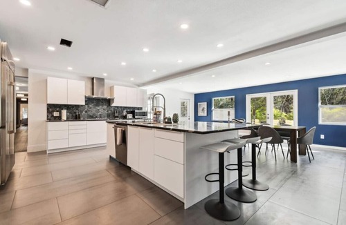 Dunedin Villa | Fall Escape - Luxury Private 7BR Lakeside Villa with heated Pool, Putting Green