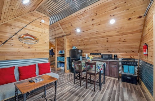 Bryant Apartment | Fall Foliage Retreat: Kayaks, Hot Tub, and Pond Deck