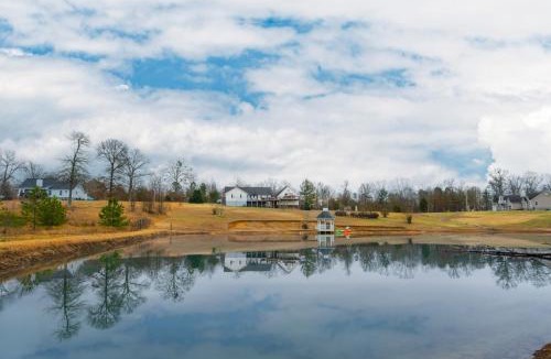 Bryant House | Fall Foliage Retreat: Hot Tub, Kayaks & Pond Deck