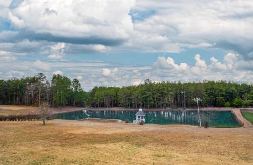 Bryant House | Fall Foliage Retreat: Hot Tub, Kayaks & Pond Deck