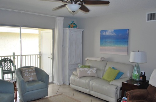 New Smyrna Beach Condo | FALL SpEciAL $90 nt* Beautiful 5 stars, $100. OCEANFRNT COMPLX, WIFI washer/dry