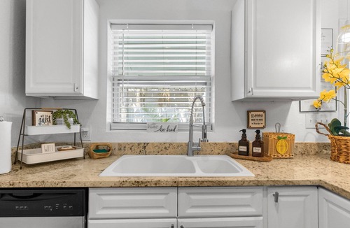 St. Pete Beach Apartment | Fall Special! Two Units in 4plex - Beach + Lemon Vibes Retreat