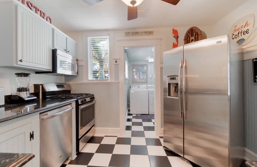 Grandview Heights House | Fall Specials! Bahama Breeze Bungalow, Pool & Close to Shops & Restaurants, Downtown, Kravis Center