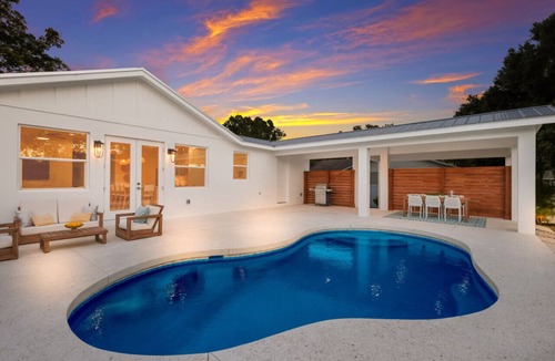 Palmetto House | FALL SPECIALS - Lux Home, Heated Pool, Fire Pit
