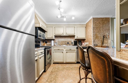 Sugar Mountain Apartment | Fall Views | 9th Floor Luxe | Near Ski & Trails