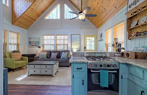 Screamer Mountain Cabin | Falling Waters: Cozy Updated Cabin in the Woods