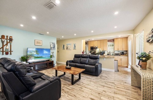 Margate House | Family 3BR w/Pool | Game Room I Walk to WaterPark