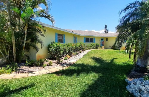 Laurel House | Family beach home! Fully renovated on water w/pool, boat dock & nearby beach