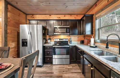 Sevierville Cabin | Family Cabin with Fire Pit, Sauna & Mini Golf!
