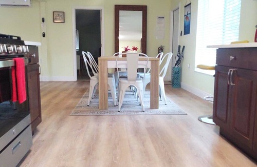Edgewood House | ❣️Family/Couples Retreat near Airport|Cruise Port & Beach.