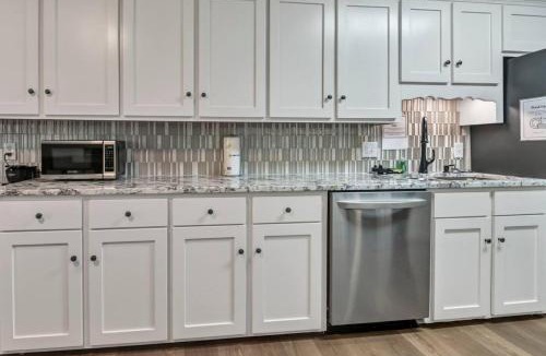 Columbia House | Family Cove 4BR Pool and Billiards