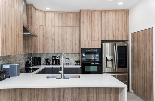 Hillsboro Pines Villa | Family estate w/private pool & basketball court