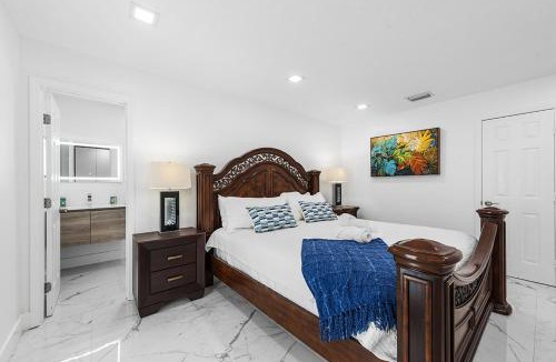 Homestead House | Family Favorite- Heated Pool, 2 Kings, Everglades