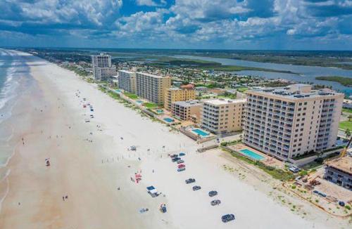 Daytona Beach Shores Apartment | Family Friendly - Direct Oceanfront Sanibel 303