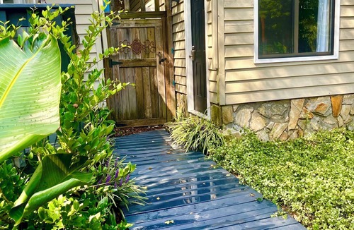 Westport House | Family friendly 2-bedrm 4 bed guest house with all essentials.