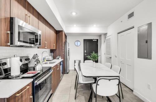 Overtown Apartment | Family-Friendly 3BR Near Downtown Miami With Parking
