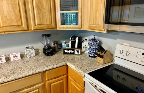 Gainesville House | Family-Friendly 3BR/3BA Gainesville Condo Near Downtown & Lake