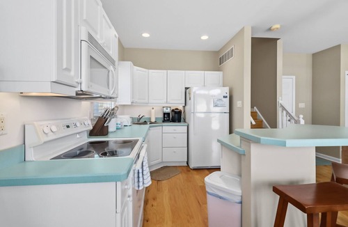 South End Condo | Family-Friendly 3BR/2BA OCNJ Getaway with Parking, Patios & Outdoor Shower