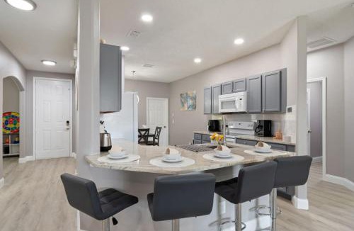Sunset Ridge Villa | Family-Friendly 5BR Getaway Game Room Fun