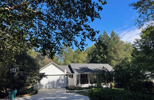 Martin House | Family-Friendly 5BR Lake Hartwell Lakefront Getaway with Dock ~ Sunset Shores