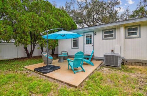 Largo Villa | Family Friendly Beach Escape - Modern Retreat near Beaches - Sleeps 6 - Fast WiFi