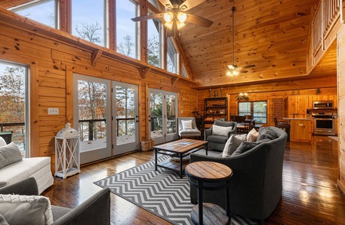 Big Creek Cabin | Family-Friendly Big Creek Getaway・Hot Tub・Firepit