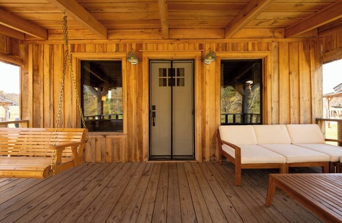 Smithville Cabin | Family-Friendly Creekside Cabin, Space to Roam + Play