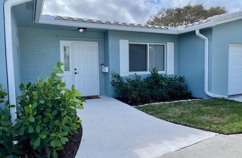 Deerfield Beach House | Family Friendly Home with Pool, Wifi, by the beach