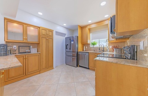 Dania Beach House | 🏖️ Family Friendly House 6 Minutes Away from the Beach