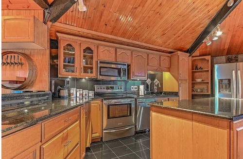 Oak Grove House | Family-Friendly Lakefront Home – 3 Bedrooms, Amazing Lake Views