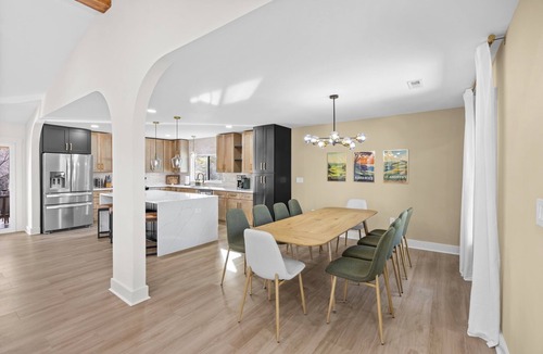 Paw Creek House | Family Friendly~Luxury Home~Gameroom~Lounge~4 King, 1 Queen, 2 Twin beds