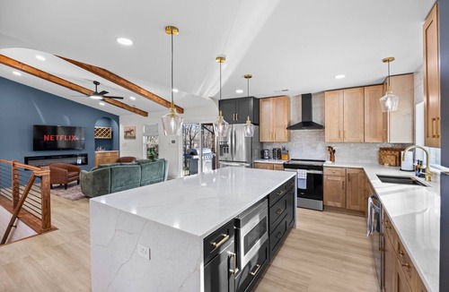 Paw Creek House | Family Friendly~Luxury Home~Gameroom~Lounge~4 King, 1 Queen, 2 Twin beds