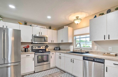 Summerfield House | Family-Friendly Retreat Near Golf & Lake Weir